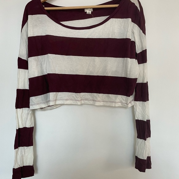 Cute striped long sleeve crop top 🤍 - Picture 2 of 2